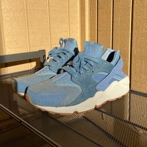 Nike Air Huarache SE ‘December Sky’
